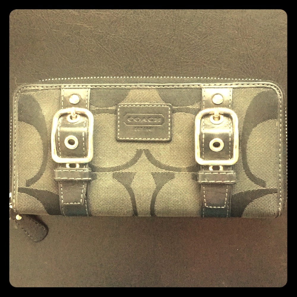 Coach wallet! 💰 💴
